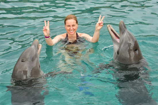 karib 2019. február Anikó delfinekkel 1.kép