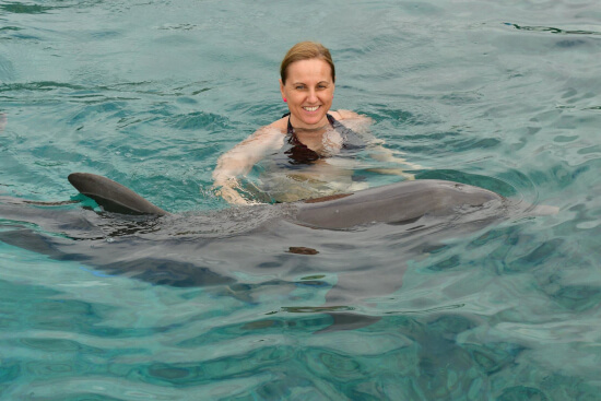 karib 2019. február Anikó delfinekkel 4.kép